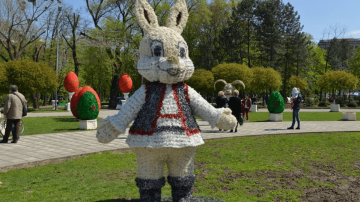 Capitala a îmbrăcat veșmintele de Paști