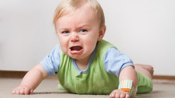 Плачущие дети снижают уровень дохода в семье