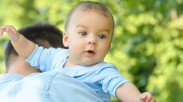 Все больше мужчин в Молдове берут отпуск по уходу за ребенком