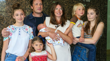Jamie Oliver nu mai vrea copii, iar soția sa se gândește la al 6-lea!