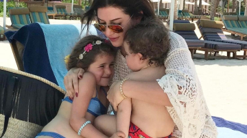 Сын Жасмин впервые появился с мамой на обложке журнала