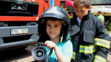 POZE/VIDEO: Copiii au sărbătorit alături de pompieri și salvatori