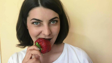 Olesea Sveclă la 8 anișori. Avea aceiași ochi pătrunzători