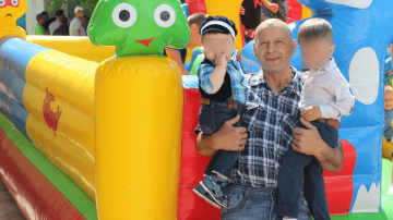 „O zi cu tata”: Deținuții unui penitenciar au petrecut o zi alături de copiii lor