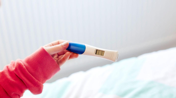 Bolnavi încă din burta mamei! A crescut numărul copiilor născuți cu diverse afecțiuni