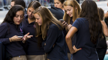 Американским школьникам пообещали деньги за проведенное без гаджетов лето