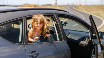 Cum gazele de eșapament afectează copiii aflați în mașină