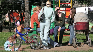 Cercetătorii au demonstrat că cei din jur adoră să critice mamele