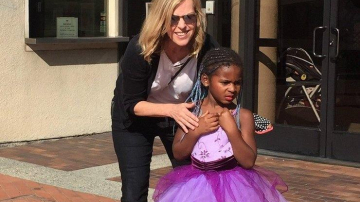 Балетная пачка и косички: сын Шарлиз Терон выступил на танцевальном конкурсе