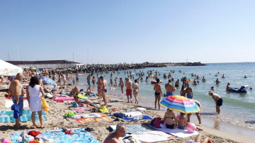 O fetiţă din Moldova, dată dispărută pe litoralul românesc