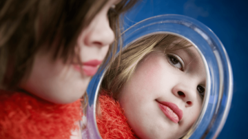 Alimentele care declanșează pubertatea precoce! Trebuie să le excludeți din dieta copiilor, mai ales a fetițelor