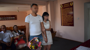 Dragoste și după gratii! Un deținut, condamnat la 13 ani de pușcărie, și-a cerut iubita în căsătorie