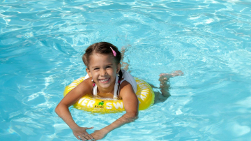 7 reguli care pot preveni cazurile de înec la piscină sau la mare