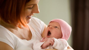 Prin ce se deosebesc copiii născuţi prin cezariană? 3 mituri şi 2 adevăruri