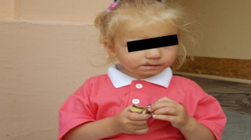 Veste bună pentru fetiţa abandonată la Piața Centrală! O familie de italieni vor să o adopte