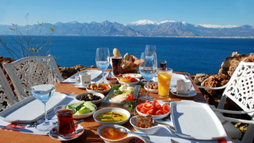 Masa în vacanță. Care sunt țările cu cele mai sănătoase preparate