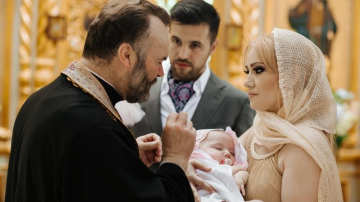 Adriana Ochișanu și-a creștinat fiica. Vezi cât de drăgălașă e micuța (FOTO)