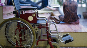 Reprezentaţii unui ONG, în conflict cu Direcţia Educaţie. 100 de copii cu dizabilităţi ar putea să nu meargă la şcoală