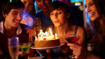 Experții au interzis să se sufle în lumânările de pe tort. E periculos
