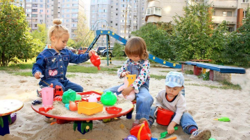 5 conflicte tipice pe terenul de joacă pentru copii