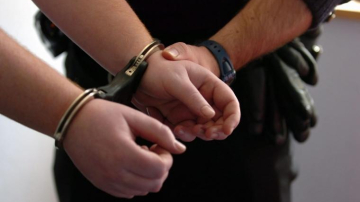 Femeia care și-a înjunghiat copiii minori va sta în arest 30 de zile