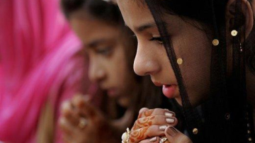 Десятилетняя индийская девочка родила после запрета суда на аборт