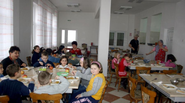 Dezastru în cantinele şcolilor din Bălţi. Bucatele se prepară în condiții insalubre