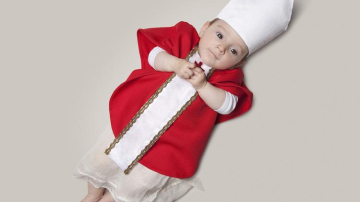 Un fotograf încearcă să-și imagineze viitoarea profesie a fiicei sale (Foto)