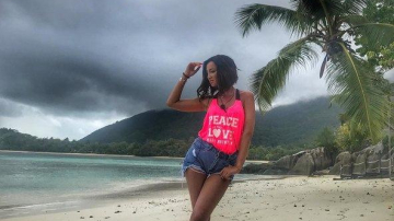 Ольга Бузова продолжает волновать фанатов откровенными фото в Instagram