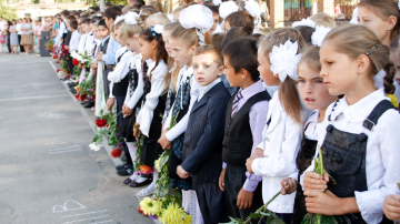 Decizia Ministerului Educației: Anul școlar va începe pe 1 septembrie, deși e vineri (DOC)