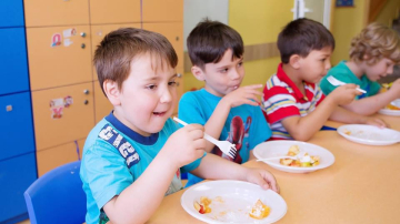 Meniu "sănătos" de 23 de lei pe zi în grădinițe!