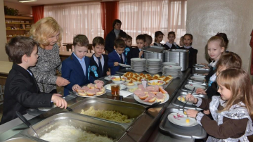 Кто бесплатно питается в школе