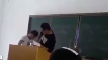 Cruzime fără margini. Un profesor de literatură a bătut 20 de elevi