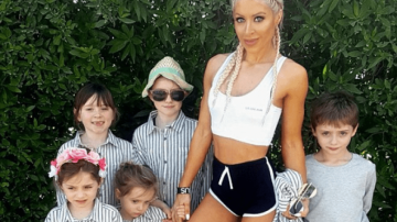 O mamă a cinci copii, care a slăbit cu 115 kg, cucerește prin silueta sa