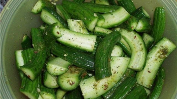 Cea mai gustoasă rețetă de castraveți marinață. Uite care e secretul!