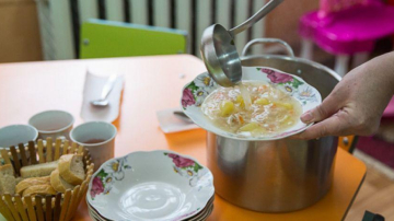 Adaos salarial de 50% pentru bucătari şi dădace