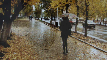 Vin ploile, iar maximele COBOARĂ sub 20 de grade Celsius