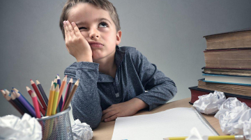 Copilul tău se confruntă cu probleme de învăţare şi concentrare? Vezi cum îl poţi ajuta