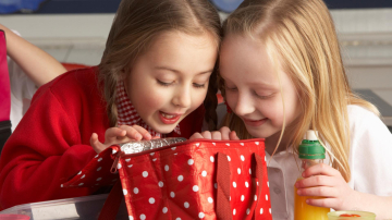 Ce pui în geanta copilului la școală ca să mănânce sănătos