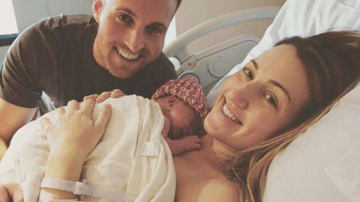 Врач всю ночь принимала роды, а утром родила сама