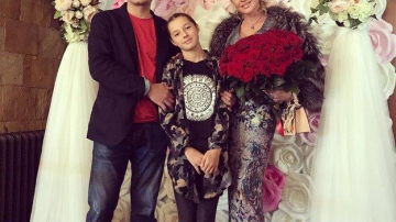 Торт с пуантами и миллион роз: дочь Анастасии Волочковой отпраздновала 12-летие