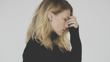 5 remedii naturale pentru a combate durerile de cap