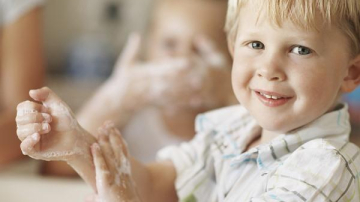 Как объяснить детям важность мытья рук при помощи трёх ломтиков хлеба