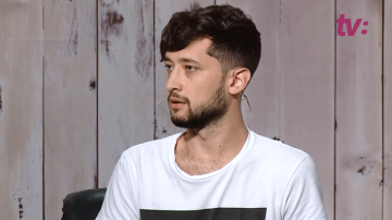 Un tânăr din Moldova povestește cum e să crești într-o familiei de lesbiene