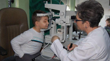 Câți copii din Moldova au probleme de vedere și cum îi ajutăm să prevină boala