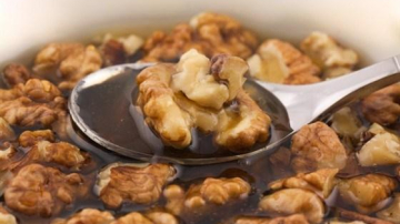 Nuca și mierea – cea mai bună combinație pentru o toamnă sănătoasă