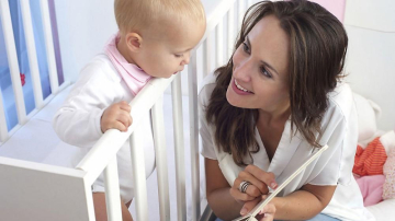 Maria Marian: De ce este bine să îi citim bebeluşului?