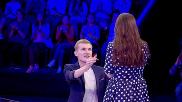 Un tânăr din Chișinău și-a cerut iubita de soție în timpul unui show TV
