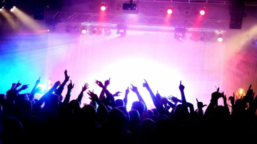 O interpretă a fost bătută pe scenă