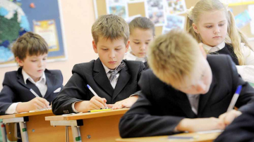 Schimbări majore în educație. Mai puține lecții pentru elevi și doar 35 de ore pentru profesori